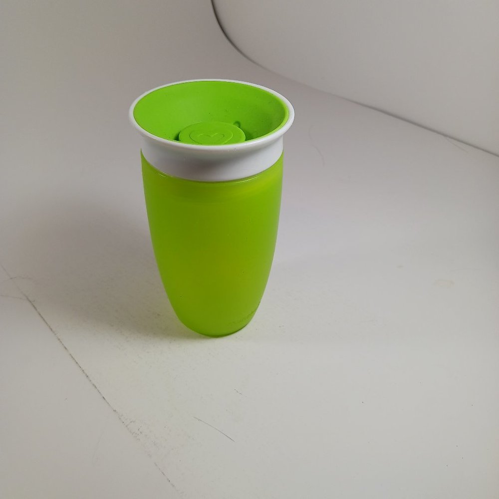 Munchkin Miracle 360 Degree Sippy Cup 10 oz Green White 5.5"